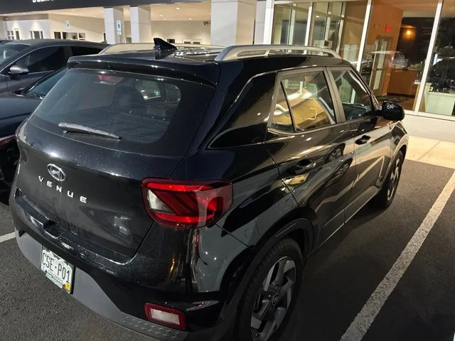 Used 2022 Black Hyundai SEL image 2