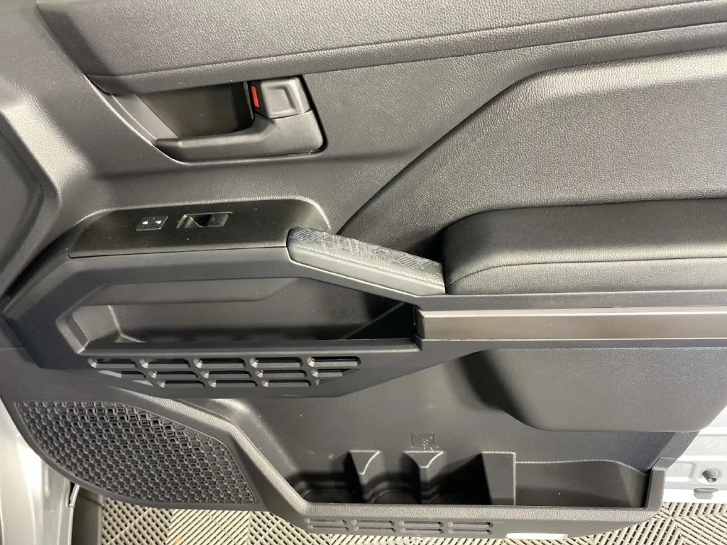 Used 2025 Cutting Edge Toyota SR5 image 22