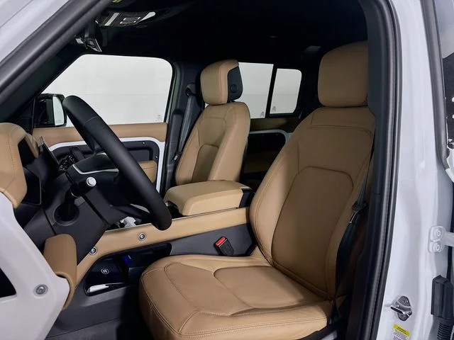 New 2026 White Land Rover X-Dynamic SE image 21