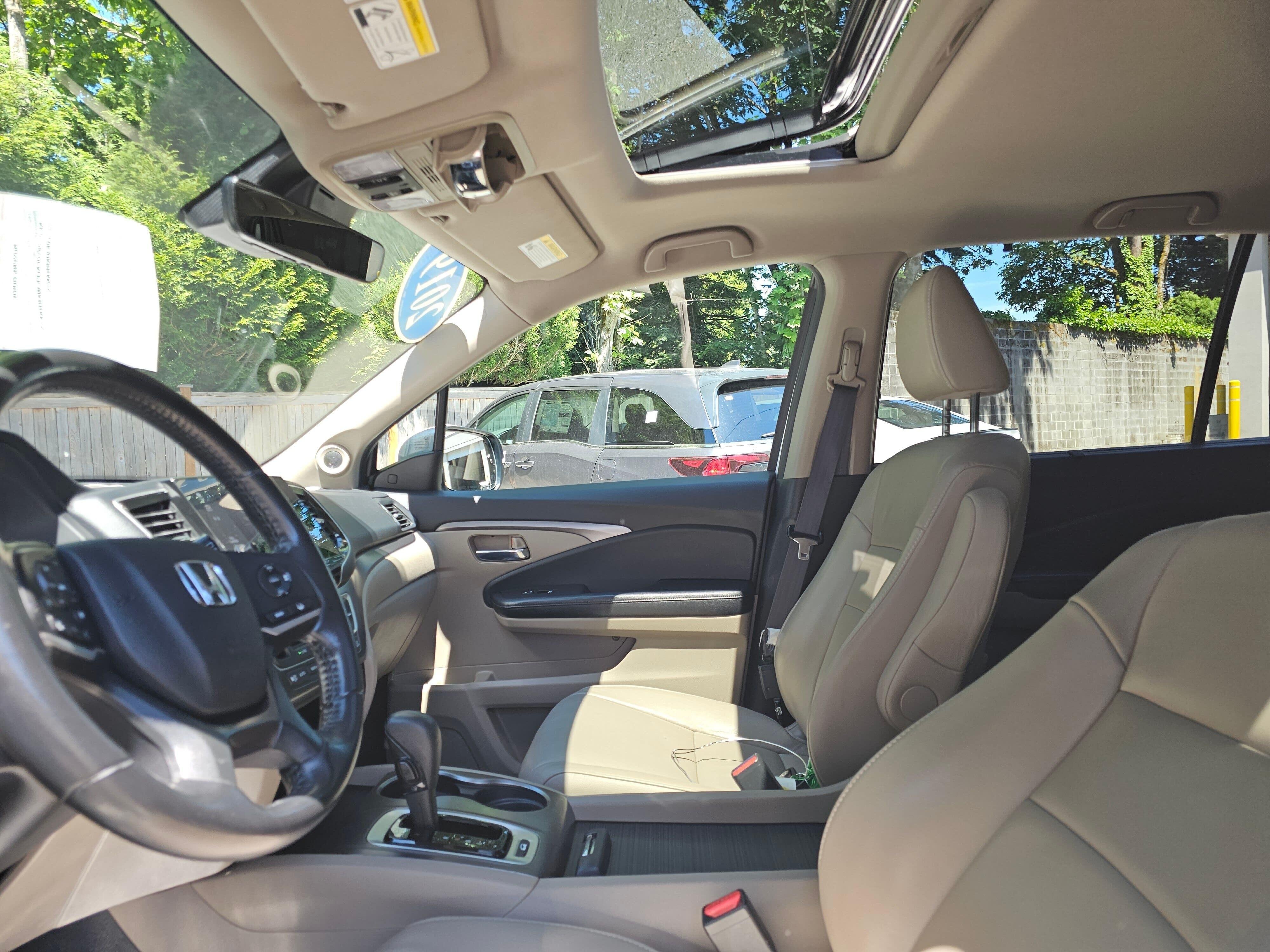 Used 2019 White Diamond Pearl Honda EX-L image 25