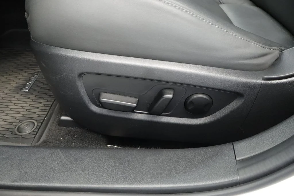 Certified Used 2022 White Mazda 2.5 S Preferred Package image 30