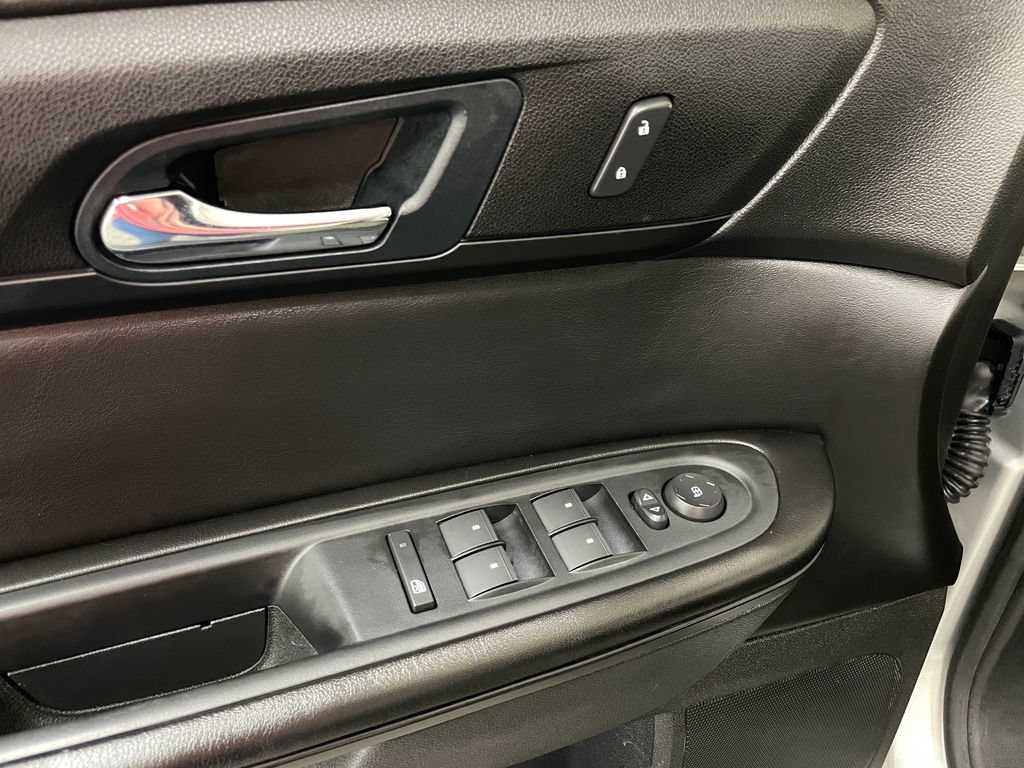 Certified Used 2015 SILVER ICE METALLIC Chevrolet LT image 25