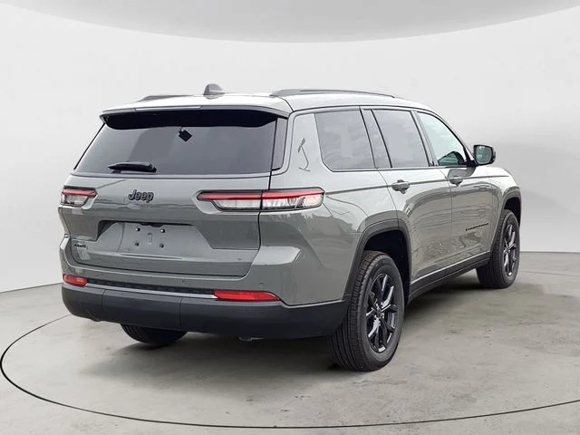 New 2027 Gray Clearcoat Jeep Laredo Altitude image 6