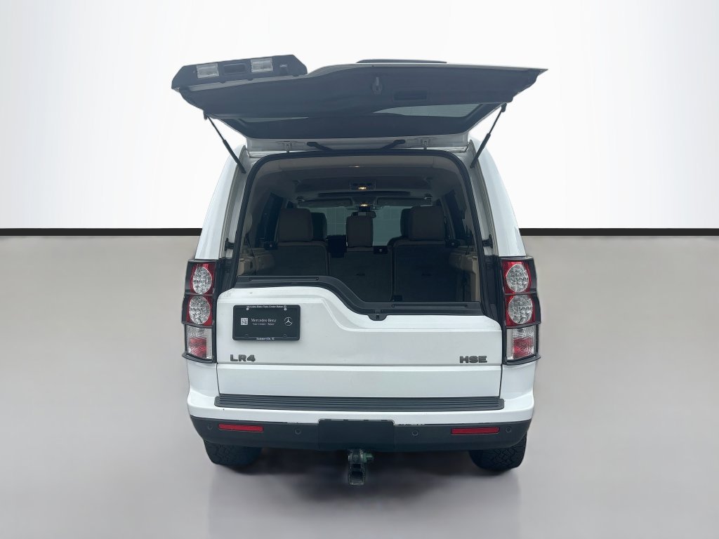 Used 2012 White Land Rover V8 image 9