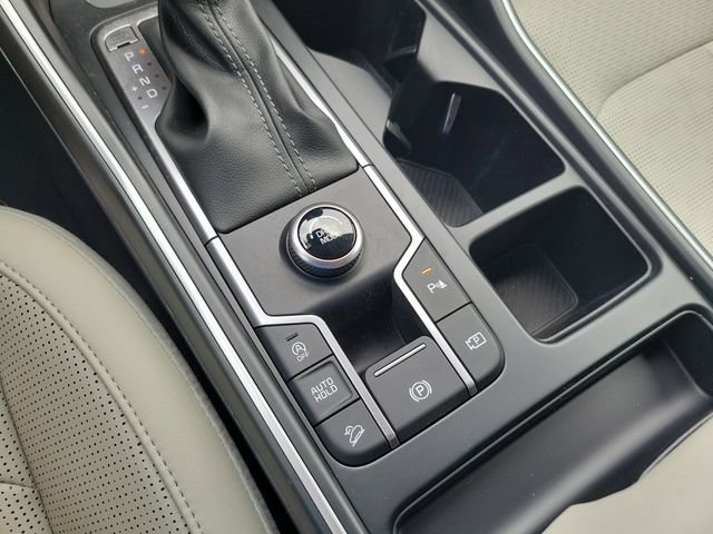 Used 2025 White Kia S image 28