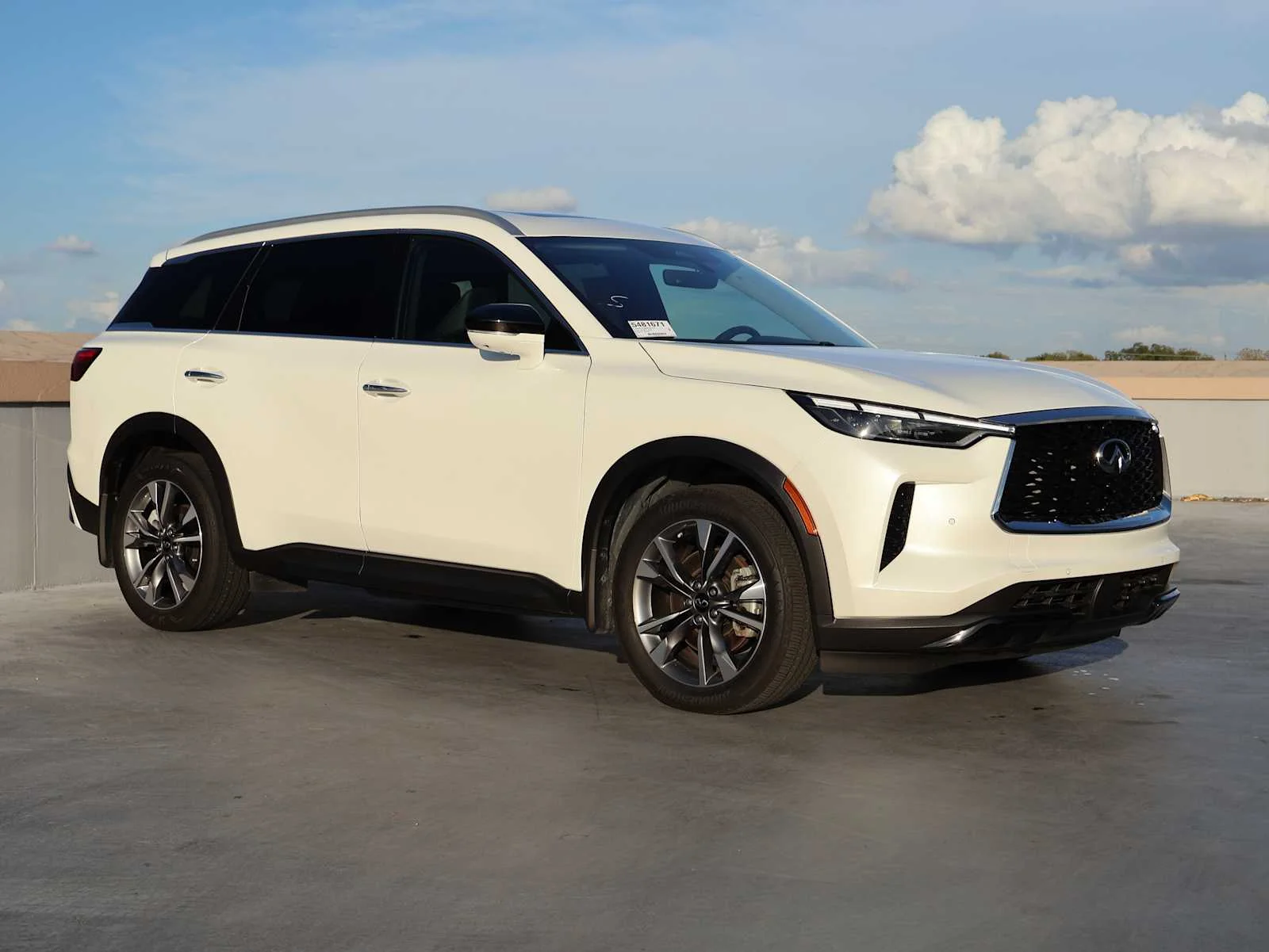 Certified Used 2024 Majestic White INFINITI LUXE image 3