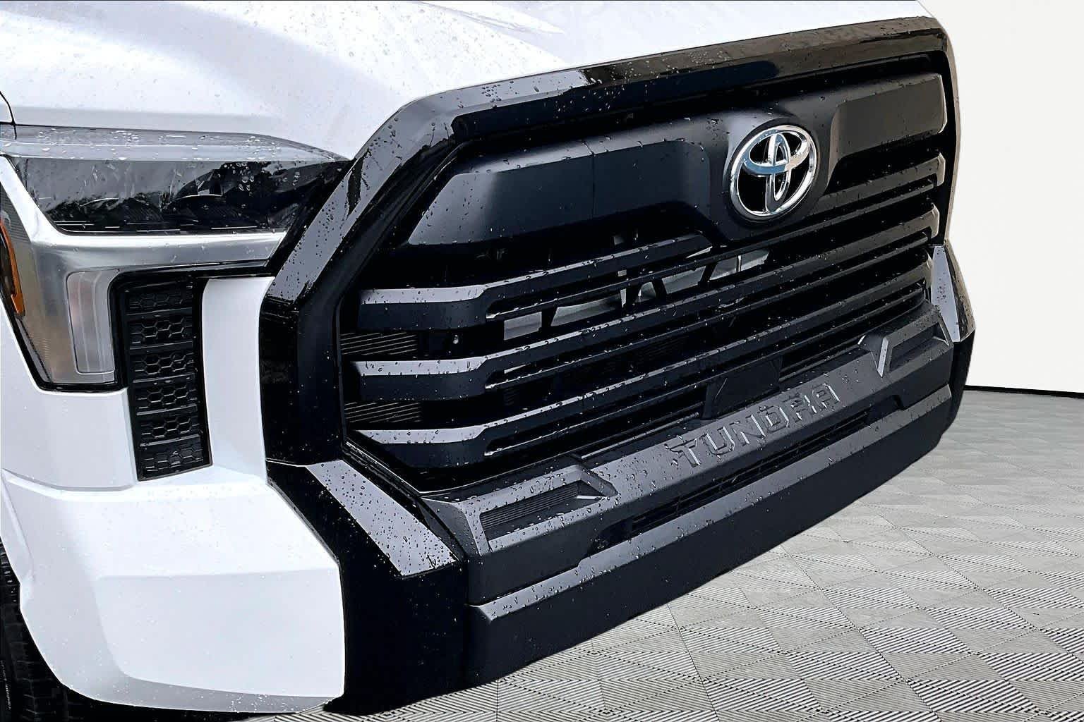 Used 2025 Ice Cap Toyota SR image 30