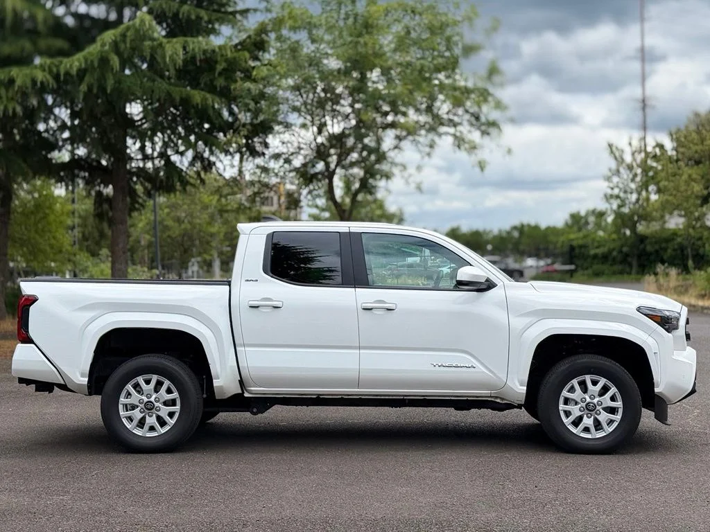 Used 2025 White Toyota SR5 image 6