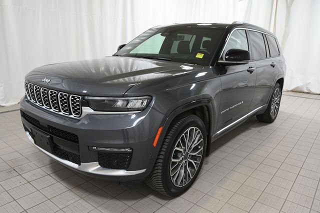 Used 2024 Gray Jeep Summit image 17