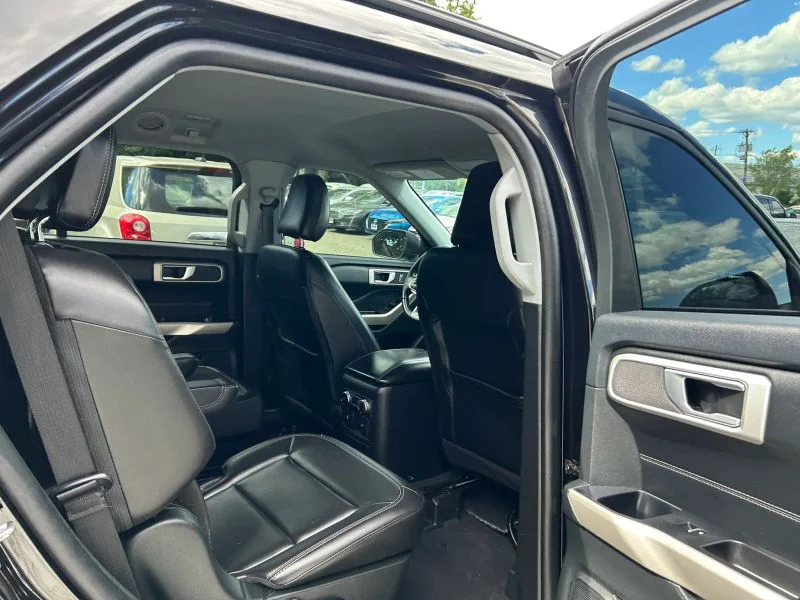 Used 2023 Black Metallic Ford XLT Sport Utility 4D image 26