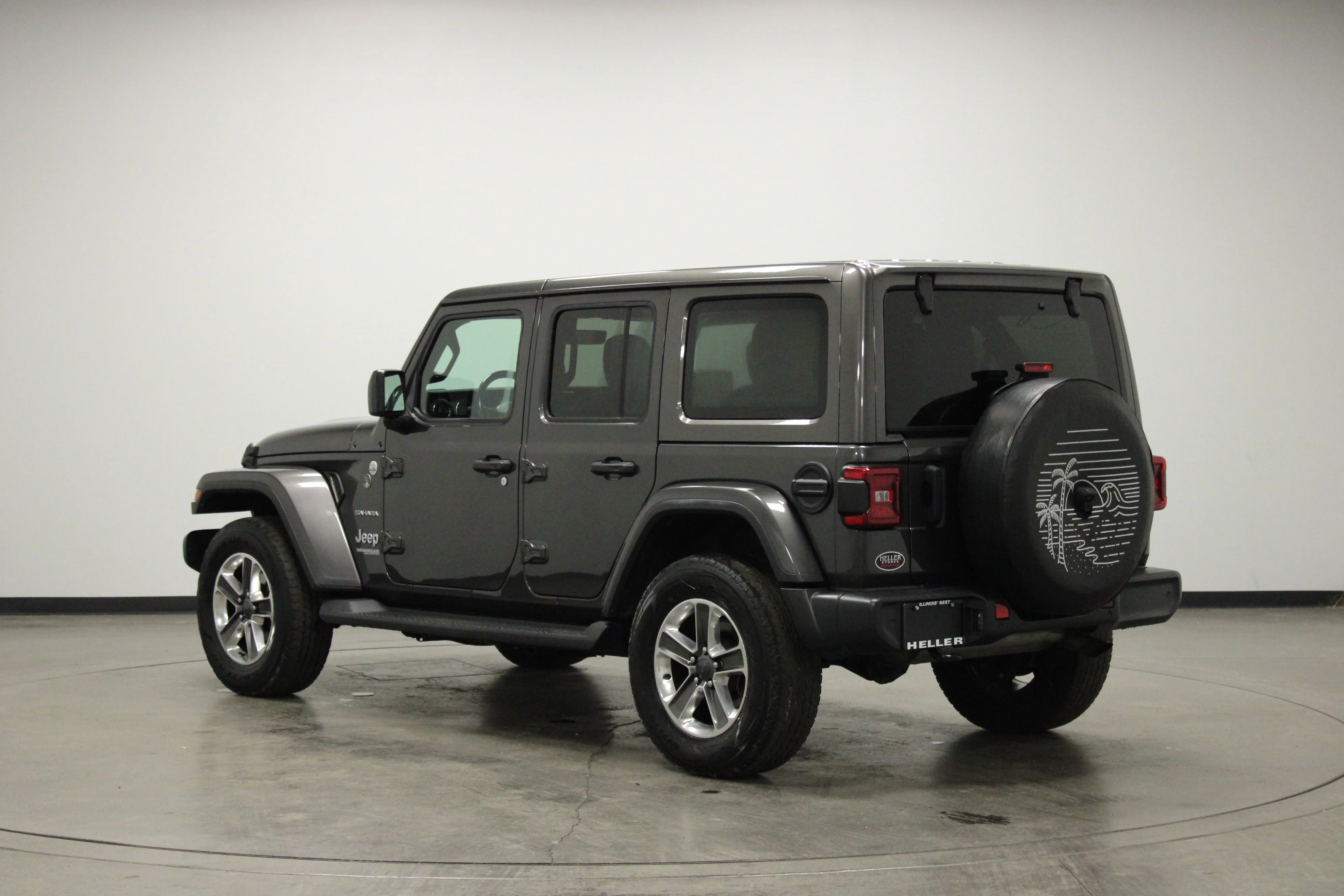 Used 2021 Granite Crystal Metallic Clearcoat Jeep Sahara image 6