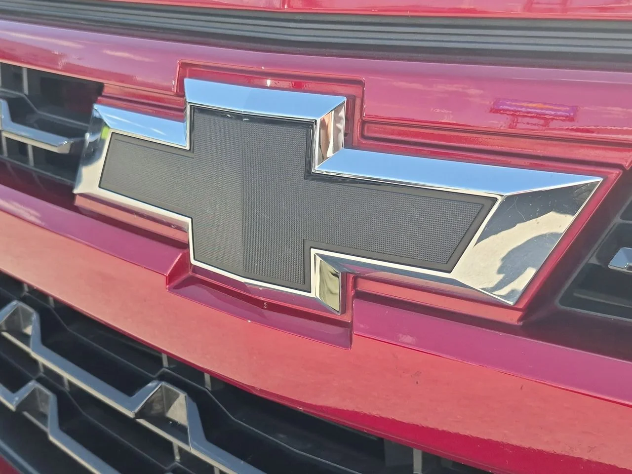 Used 2025 Radiant Red Tintcoat Chevrolet RST image 31