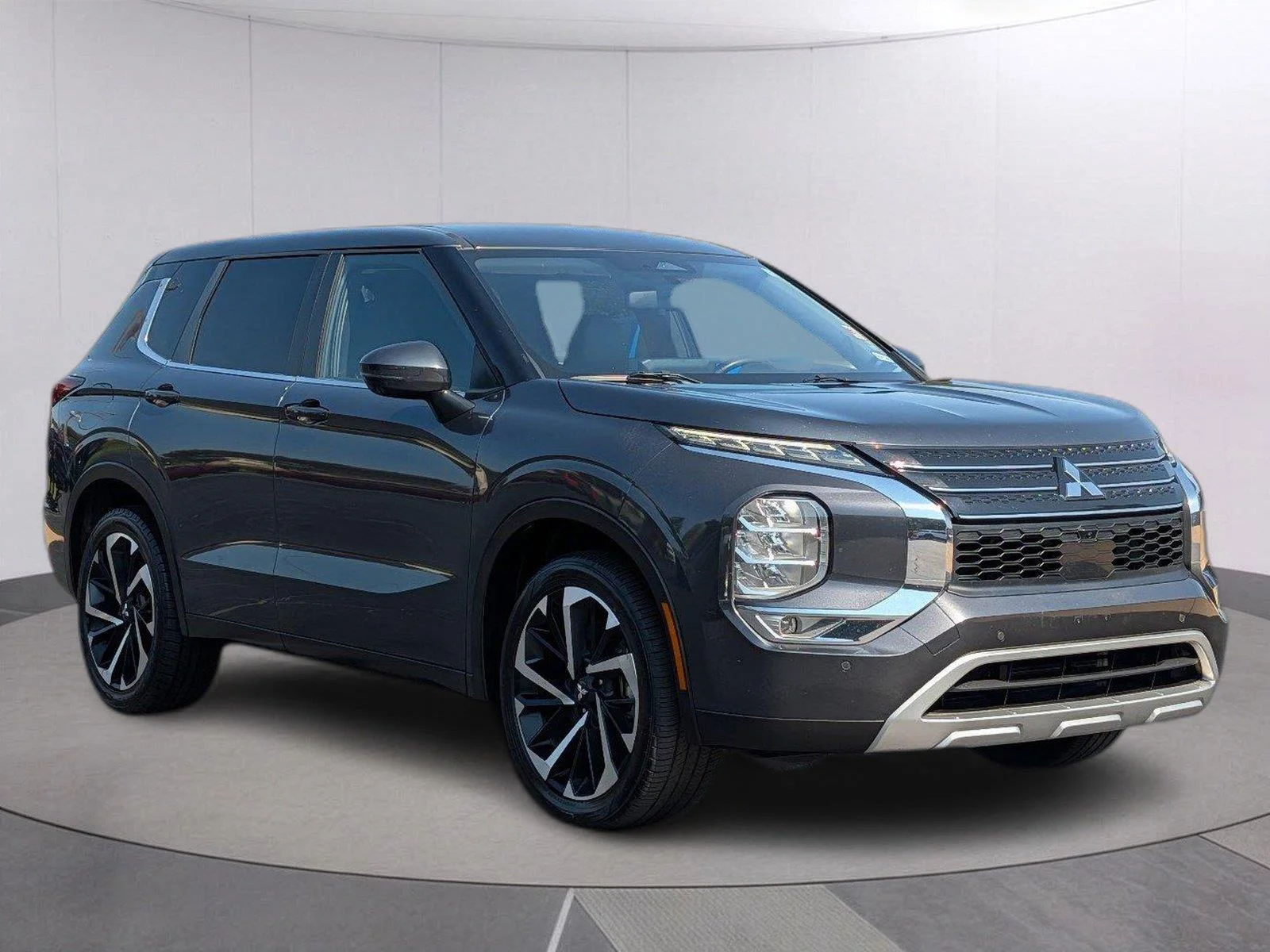 Used 2024 Alloy Silver Metallic Mitsubishi SE image 7