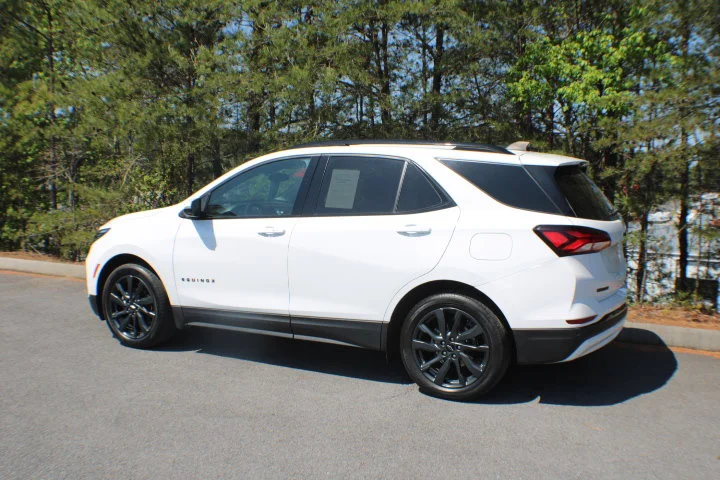 Used 2023 Summit White Chevrolet RS image 3