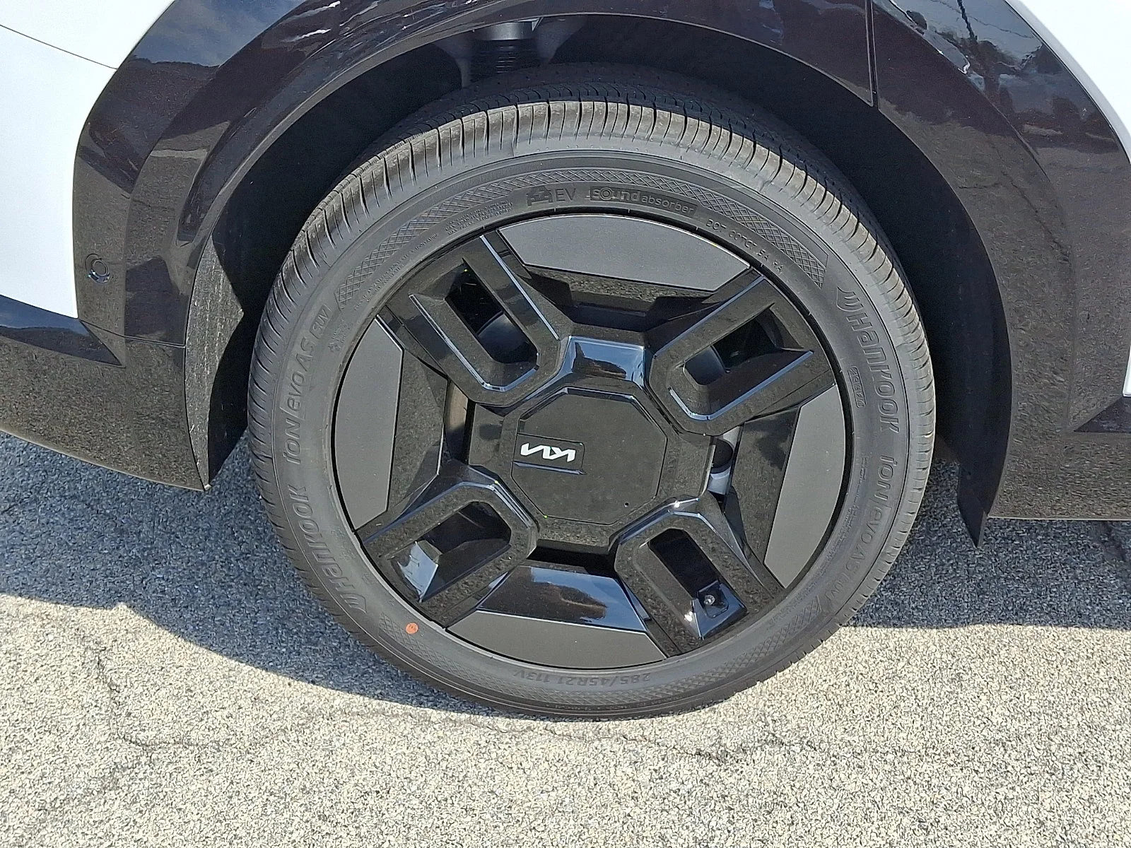New 2026 White Kia GT-Line image 8