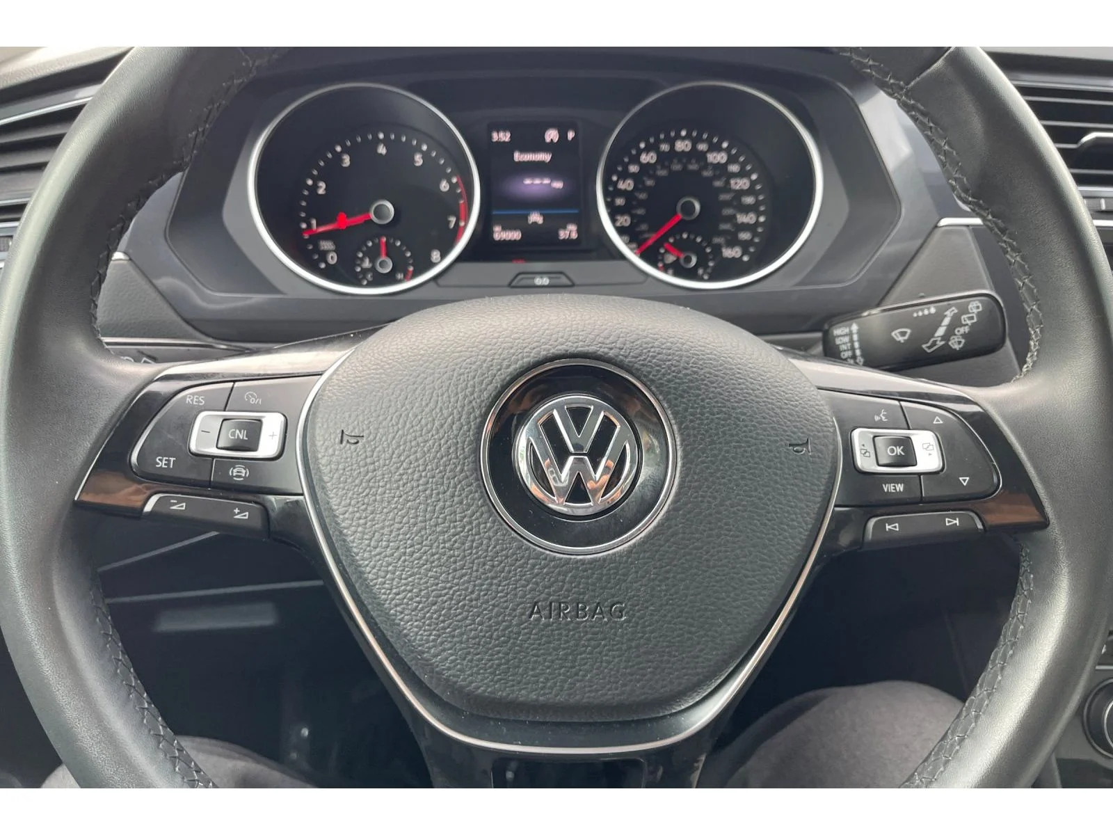 Used 2020 Platinum Gray Metallic Volkswagen SE image 32