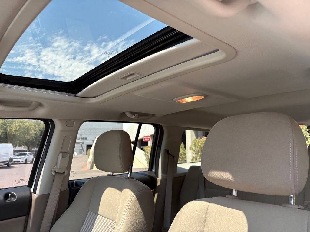 Used 2016 White Jeep Latitude image 9