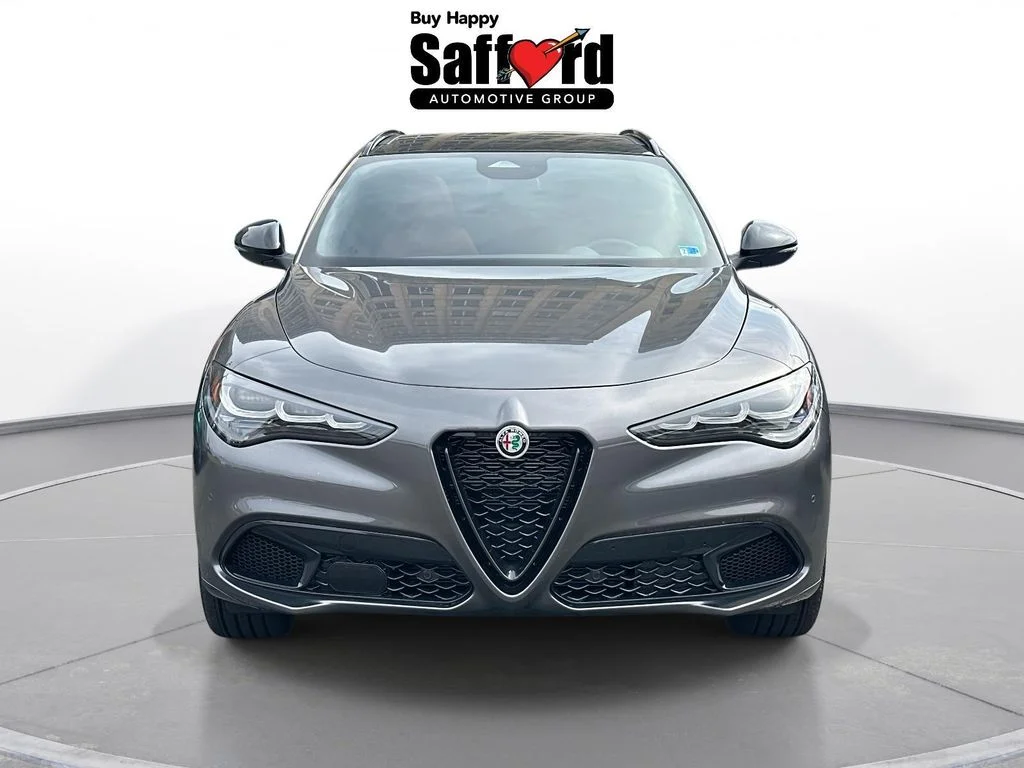 New 2026 Vesuvio Gray Metallic Exterior Paint Alfa Romeo Base image 8