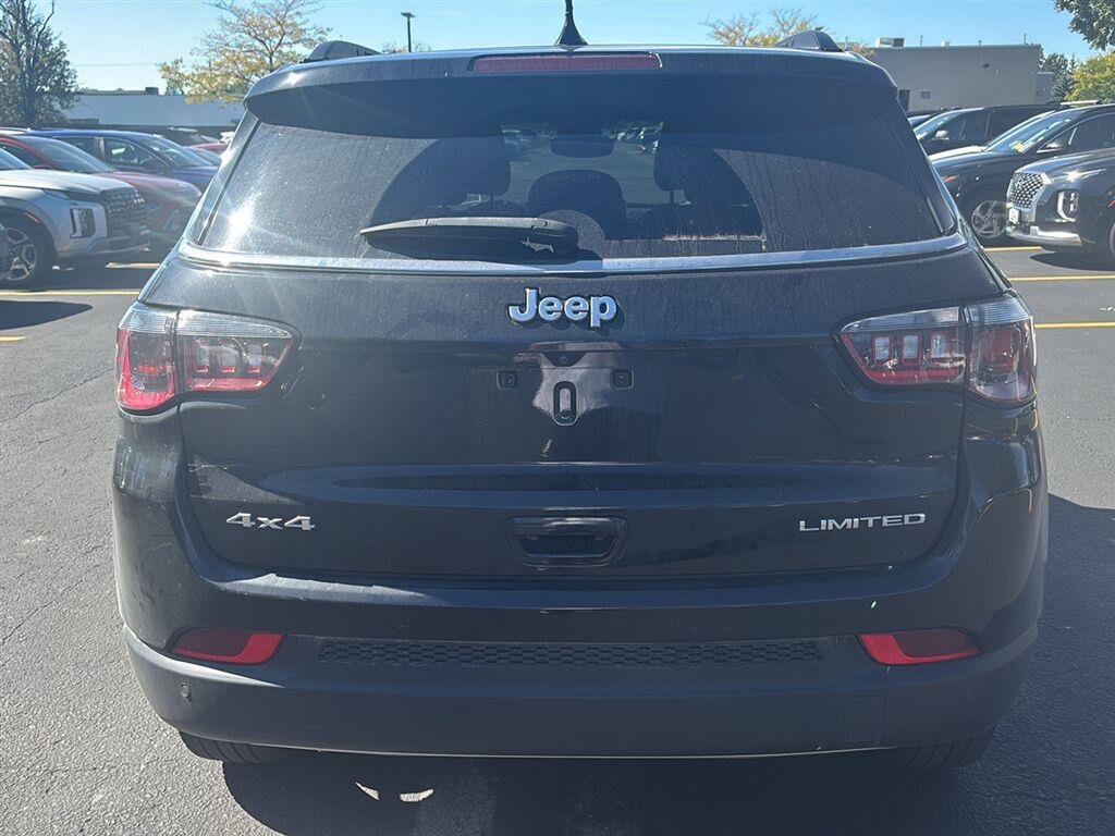 Used 2024 Diamond Black Crystal Pearlcoat Jeep Limited image 6