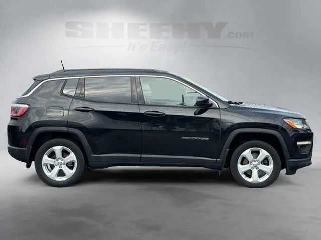 Used 2017 Diamond Black Jeep  image 10