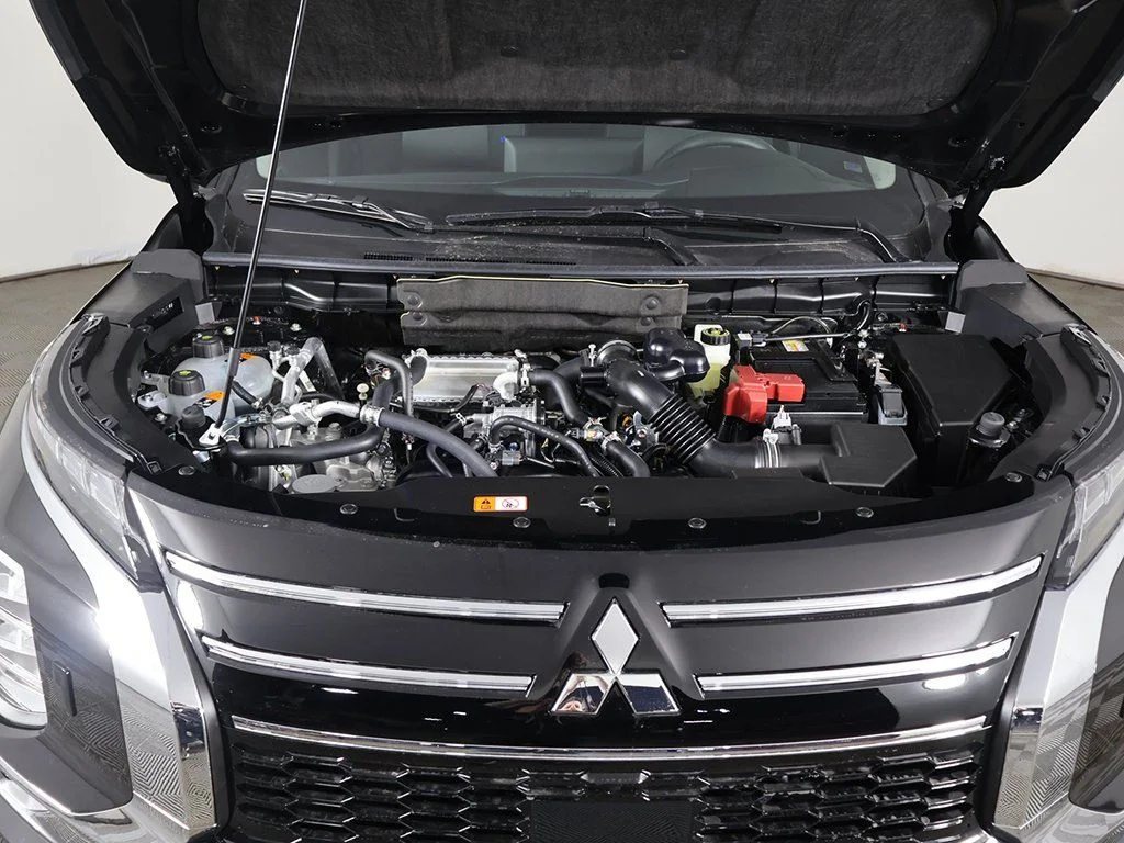 New 2026 Black Mitsubishi ES image 18