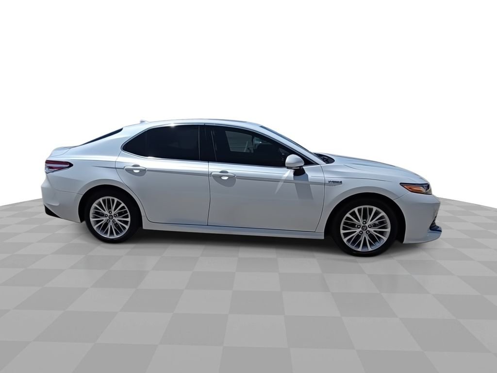 Used 2020 Beige Toyota XLE image 9