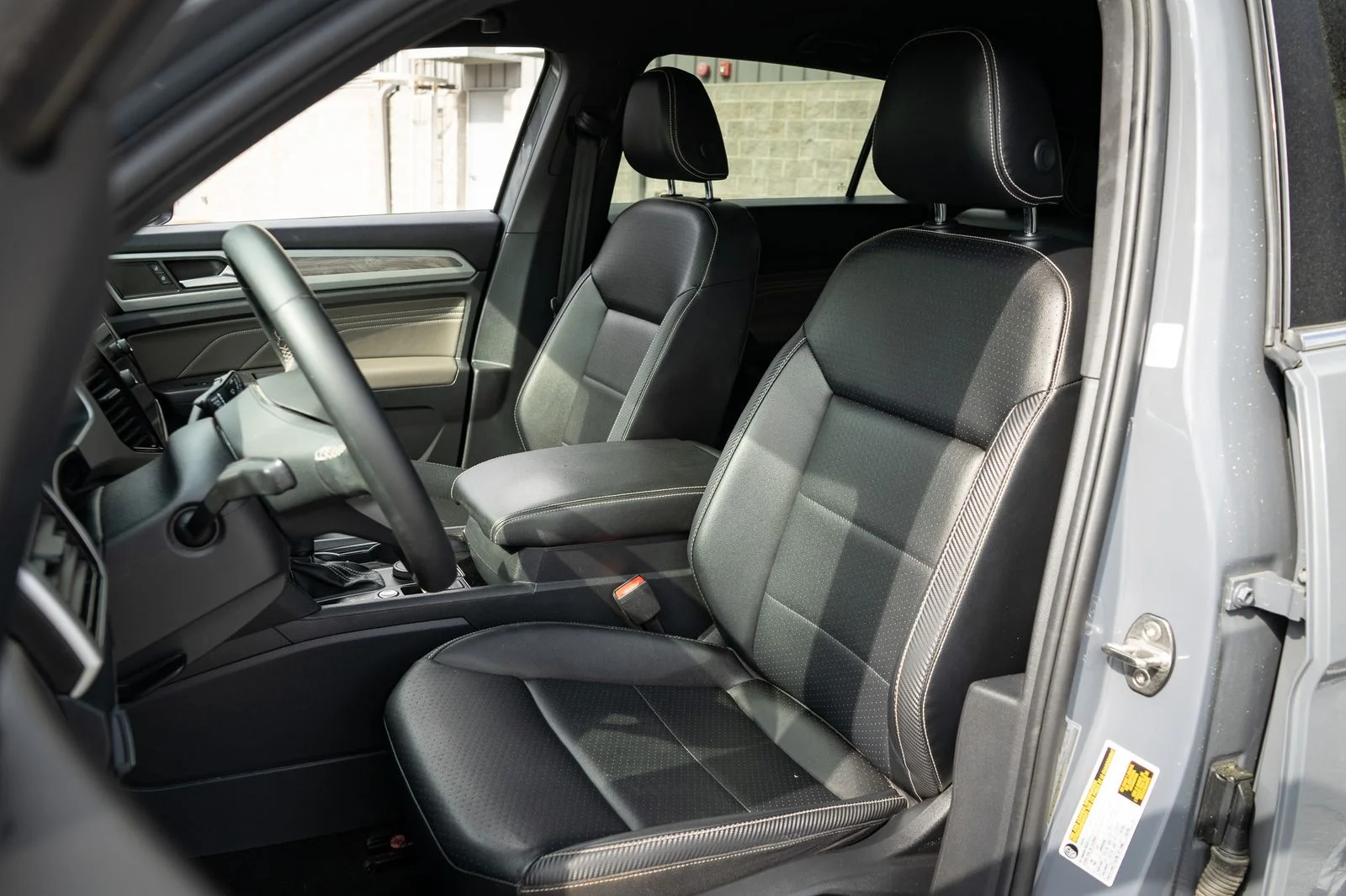 Used 2022  Volkswagen 2.0T SE w/Technology image 15