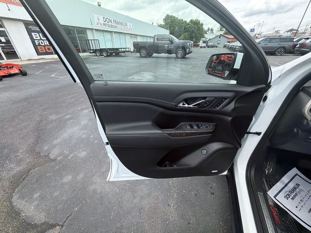 Used 2023 White GMC Denali image 13