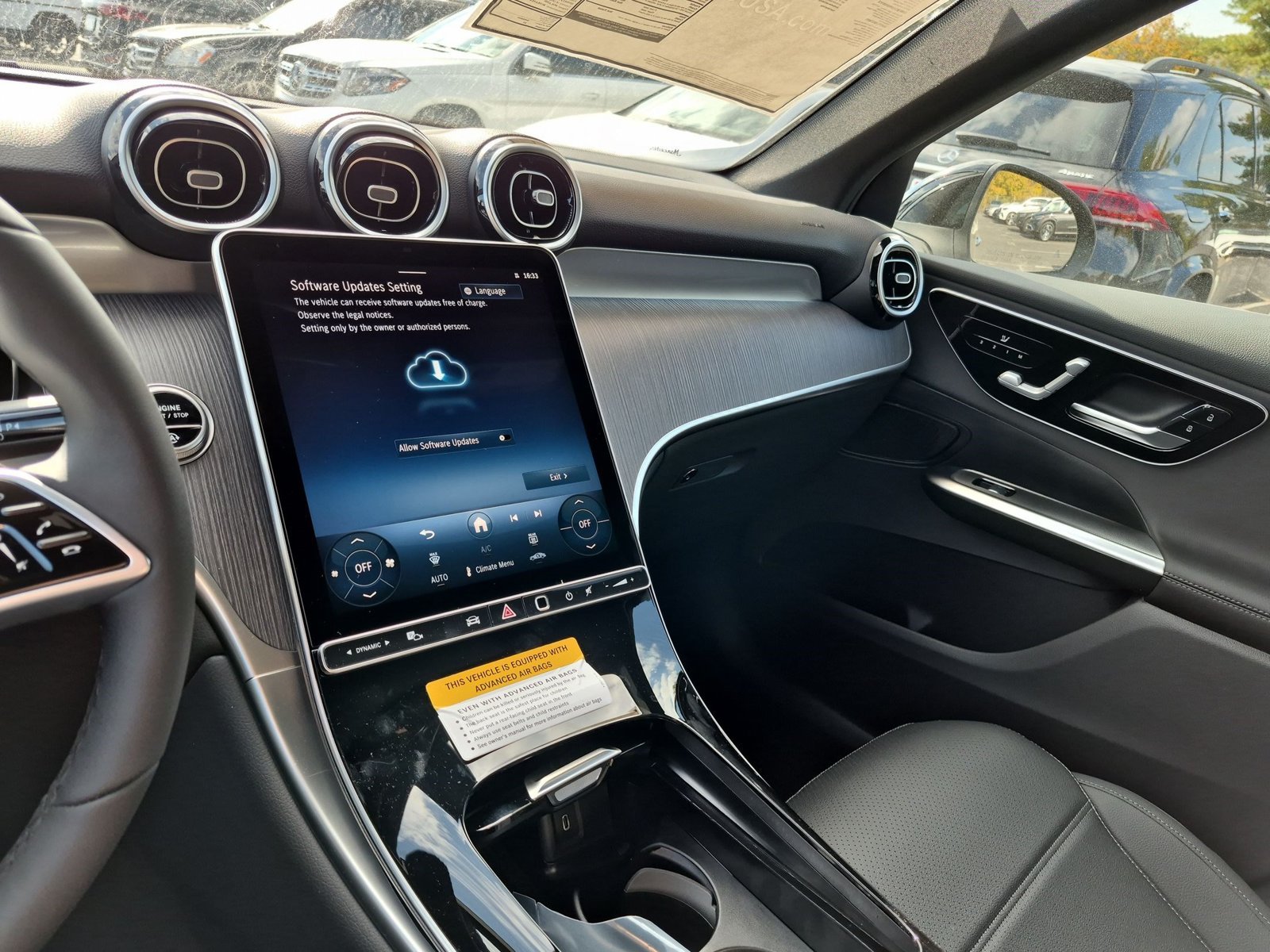 New 2027 Black Mercedes-Benz GLC300 image 13