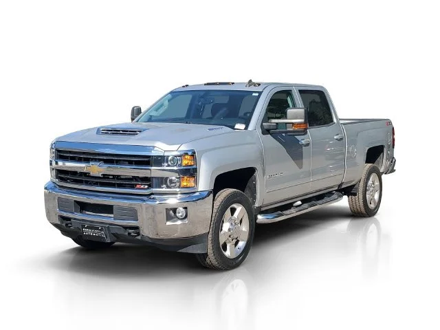 Used 2018 SILVER ICE METALLIC Chevrolet LT image 3
