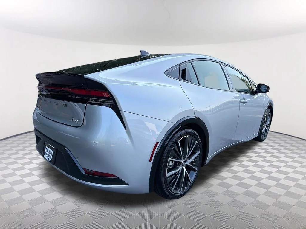 Used 2025  Toyota Limited image 5