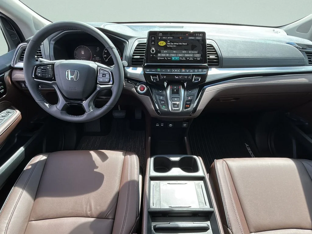 New 2027 Platinum White Pearl Honda Touring image 12