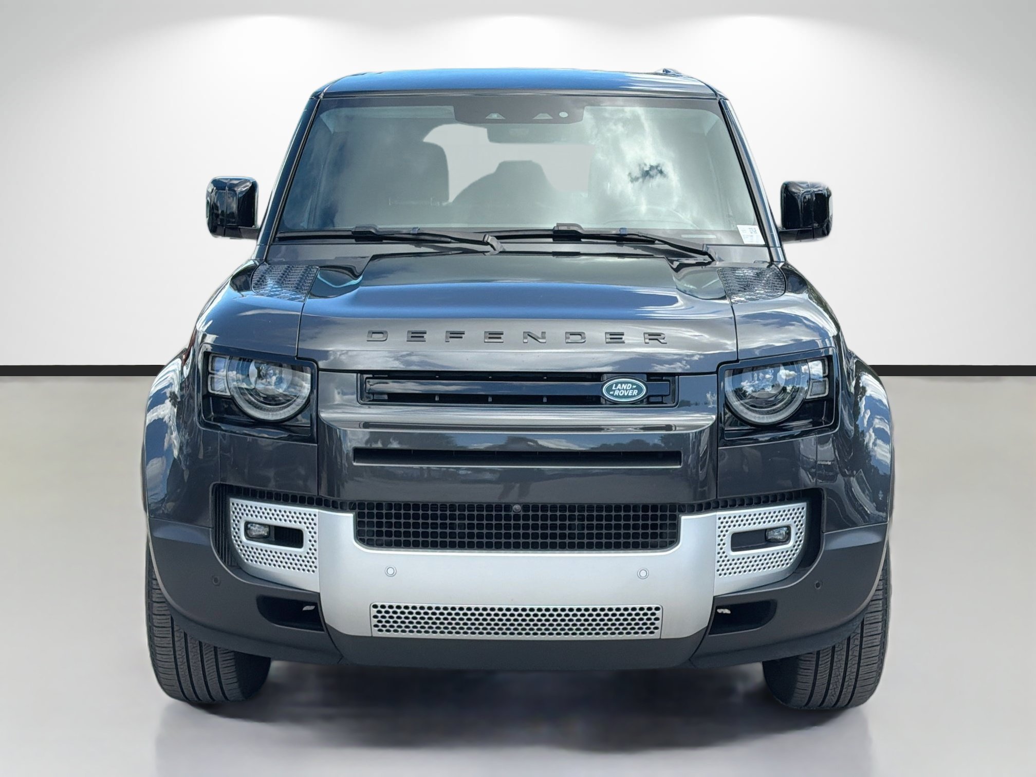 Used 2025 Carpathian Grey Premium Metallic Land Rover S image 8