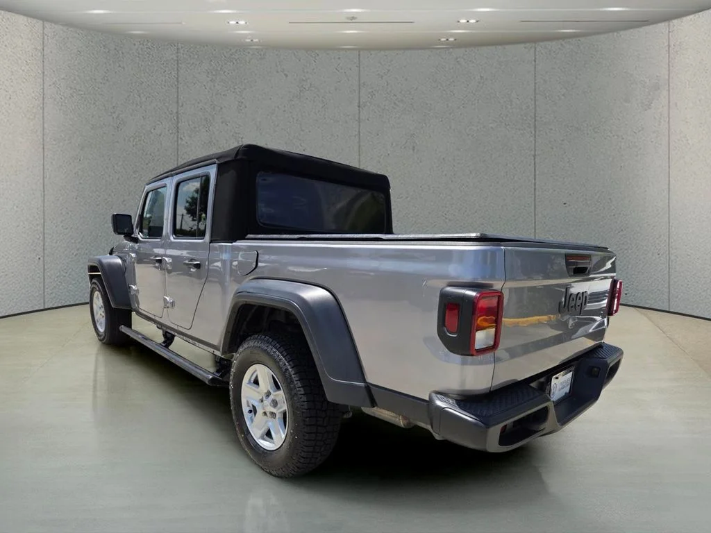 Used 2020 Silver Jeep Sport image 3