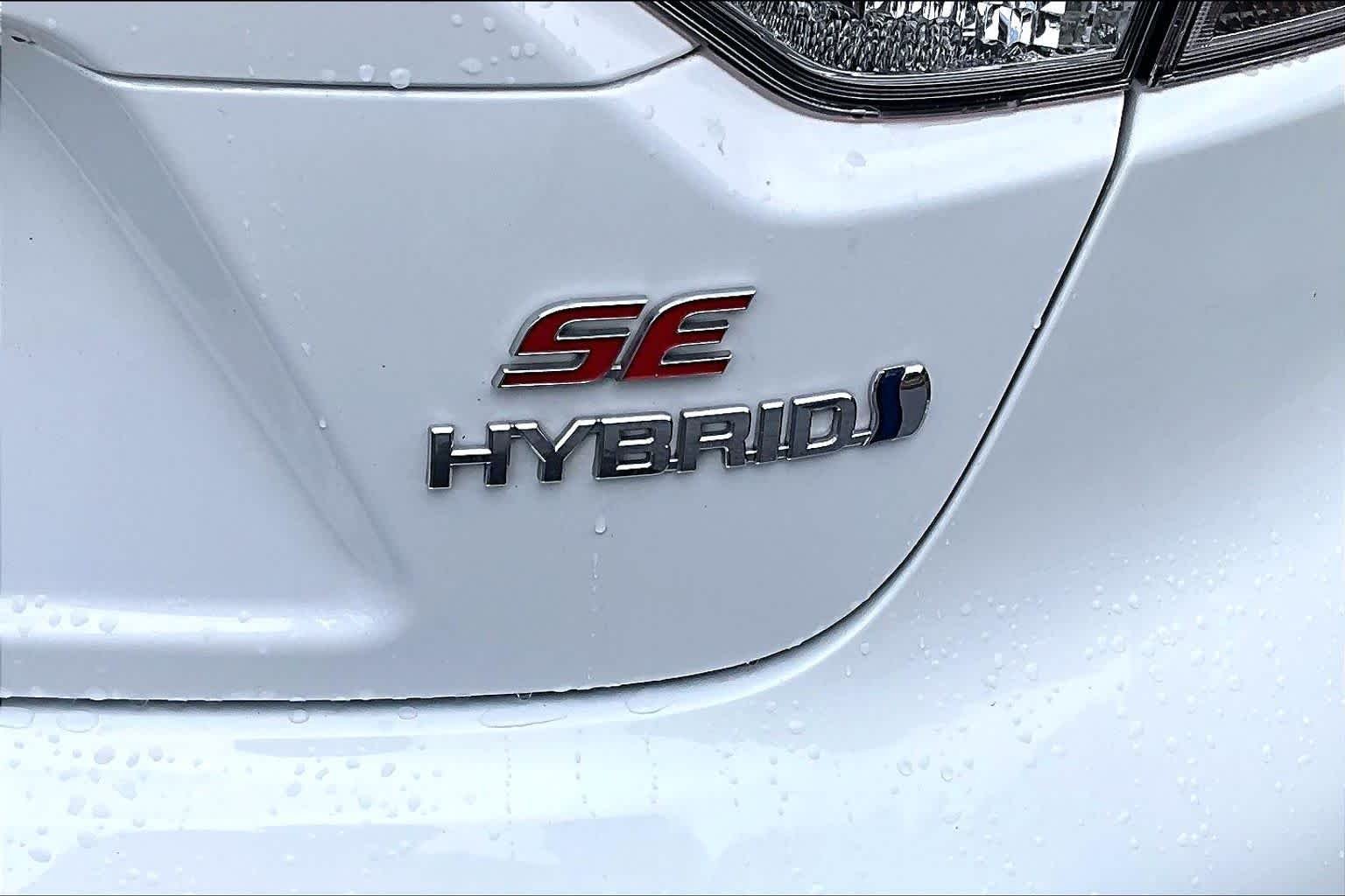 Used 2024 Ice Cap Toyota Hybrid SE image 10