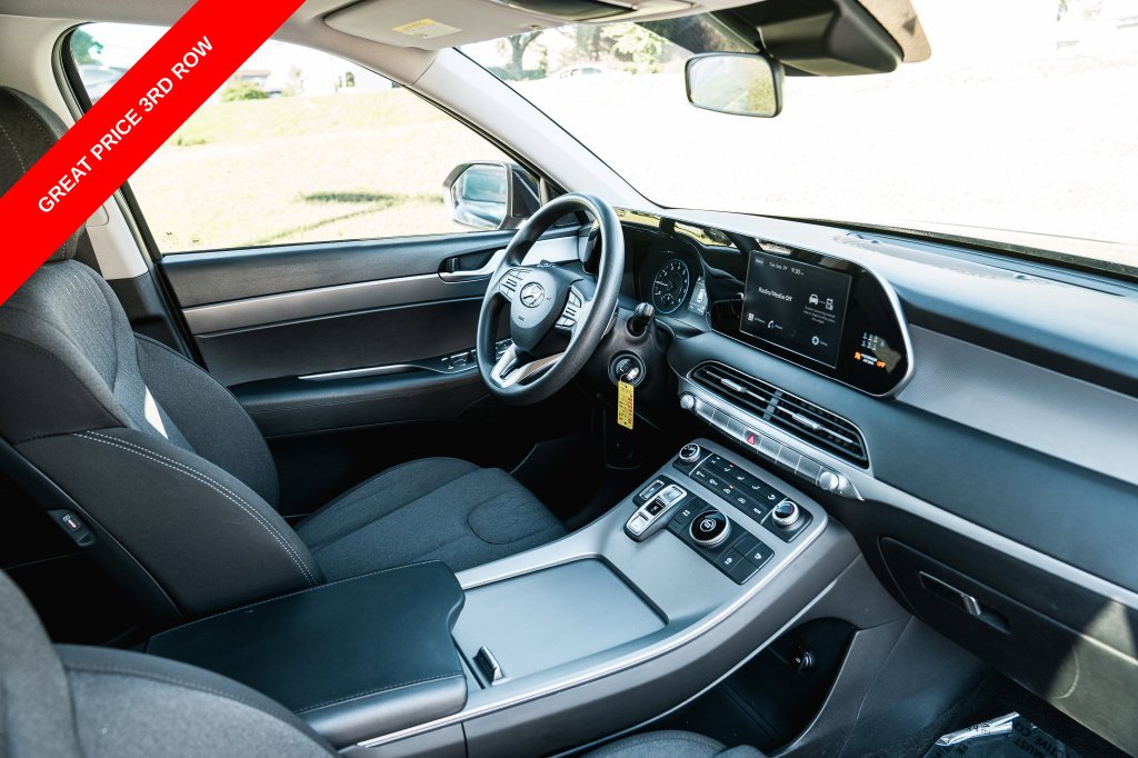 Used 2022 Abyss Black Hyundai SE image 11