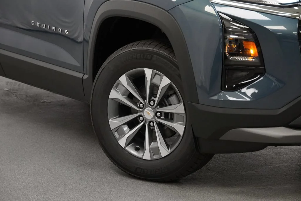 2027 Chevrolet Equinox LT - Photo 8