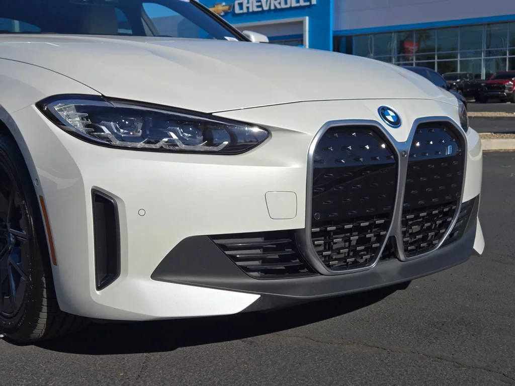 Used 2023 Mineral White Met BMW eDrive35 image 8
