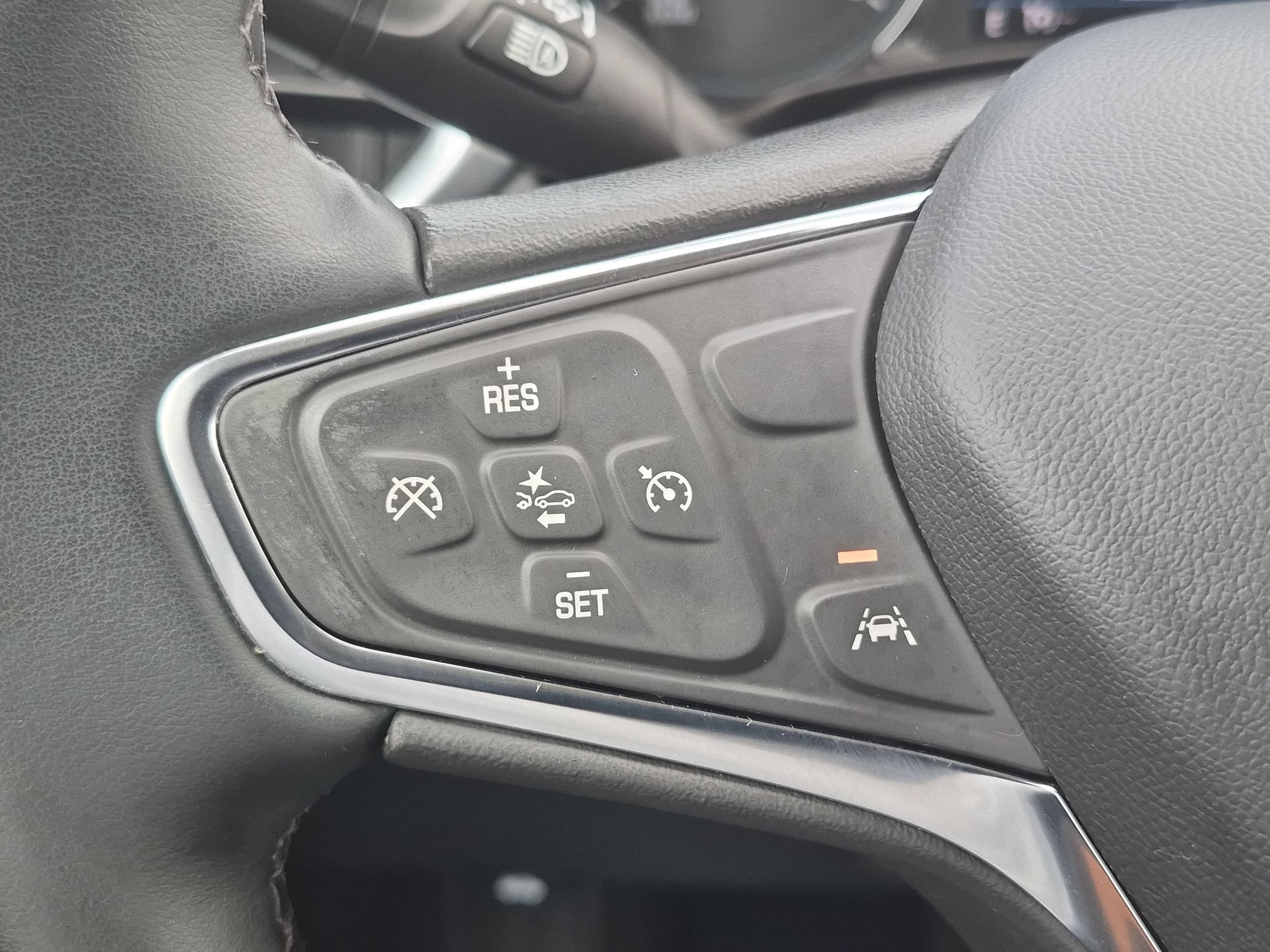 Used 2024 Summit White Chevrolet LT image 14