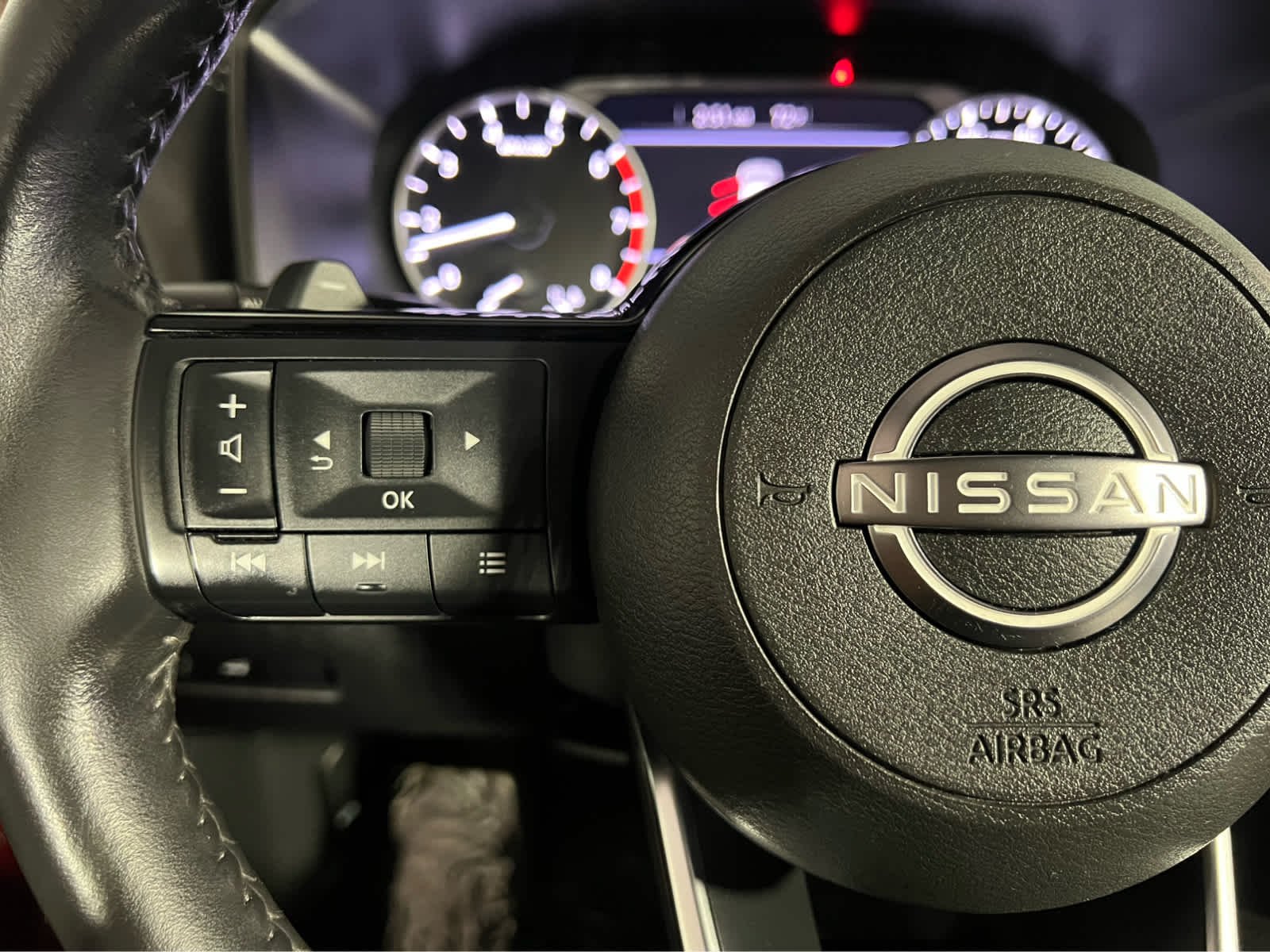 Used 2023 Scarlet Ember Tintcoat Nissan SV image 19