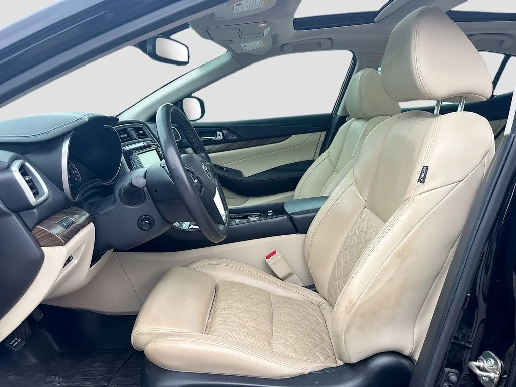 Used 2016 Black Nissan Platinum image 29