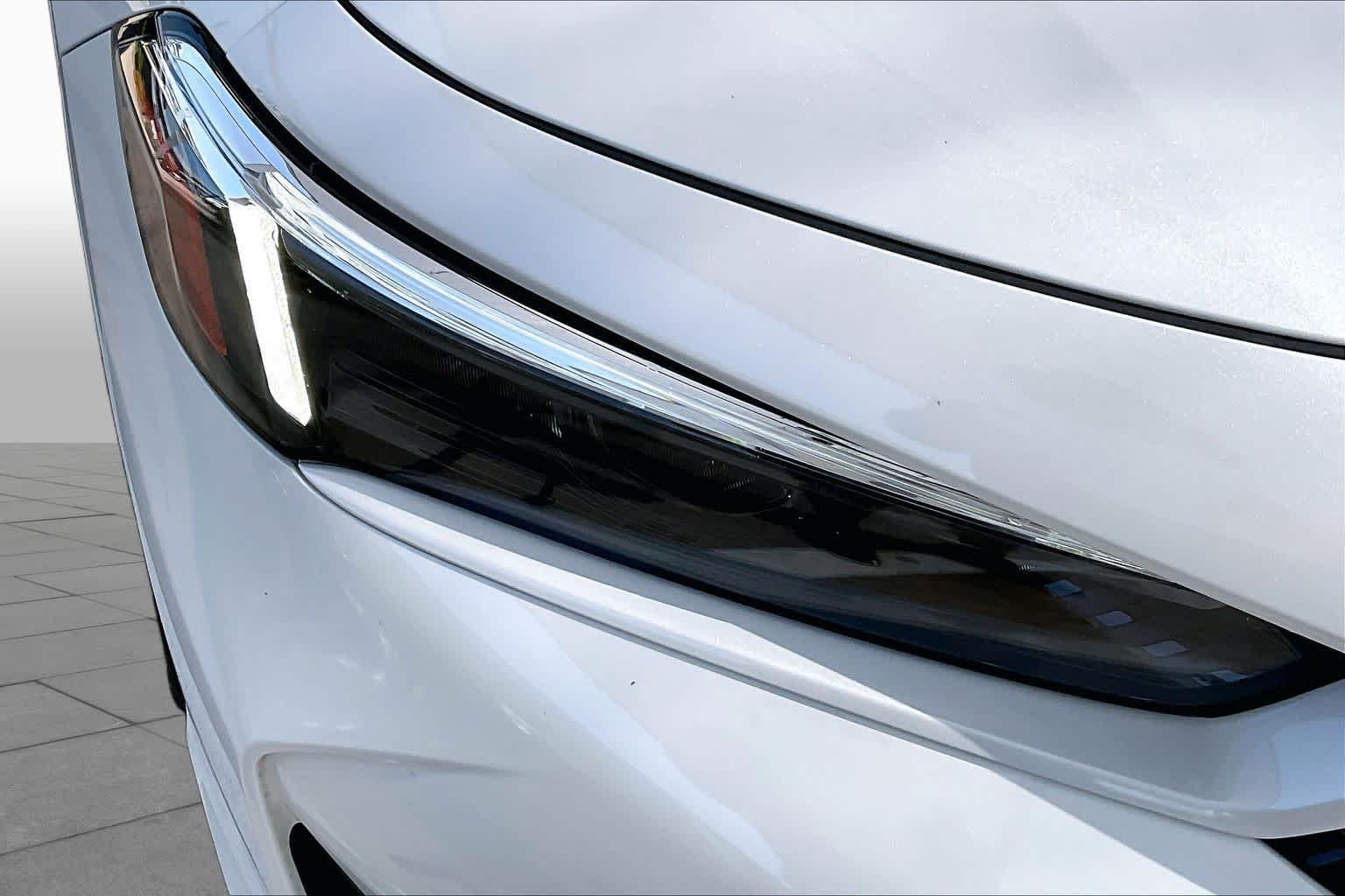 Used 2025 Platinum White Pearl Honda Sport Touring image 28