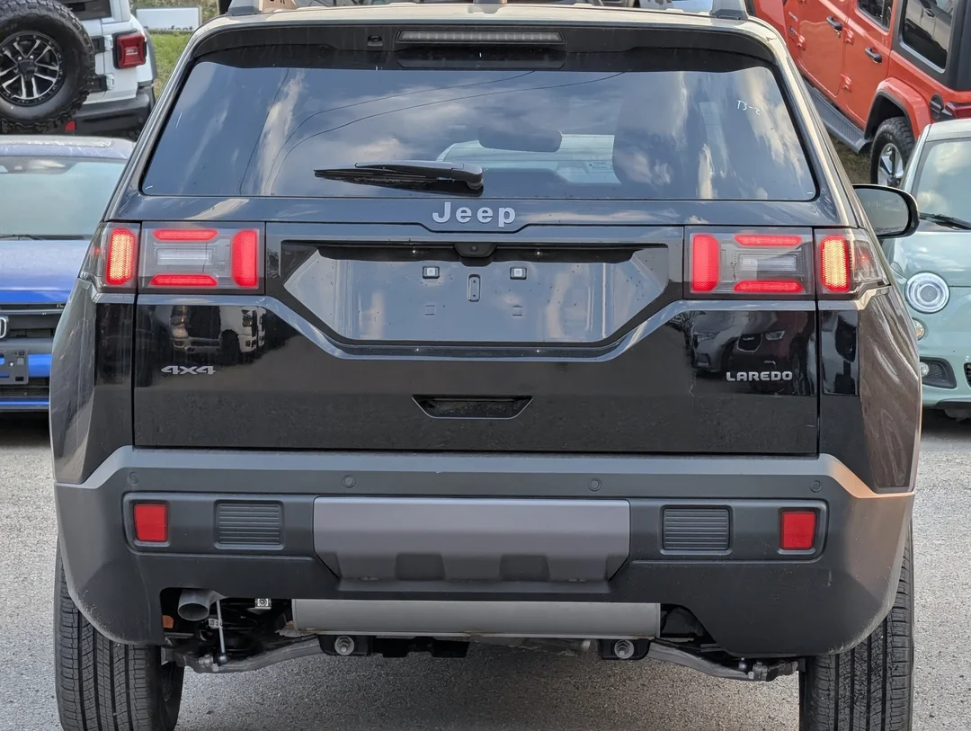 New 2026 Black Jeep Laredo - - 4x4 - 1.6L Turbo Hybrid - Uconnect 5 w/ 12.3 Screen & More! image 7