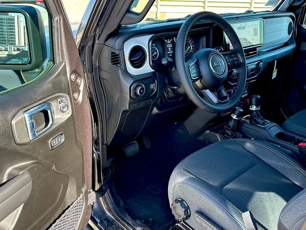New 2026 Granite Crystal Metallic Clear Coat Jeep 4-Door Willys 4x4 image 10