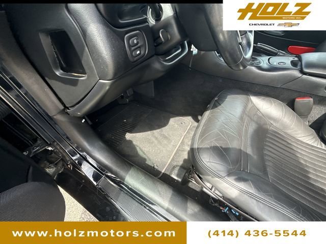 Used 2001 Black Chevrolet 2dr Convertible image 32
