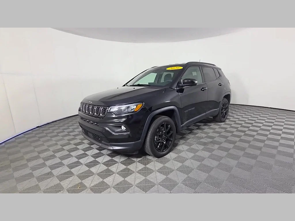 New 2026 Diamond Black Crystal Pearl-Coat Exterior Paint Jeep Latitude Altitude image 37