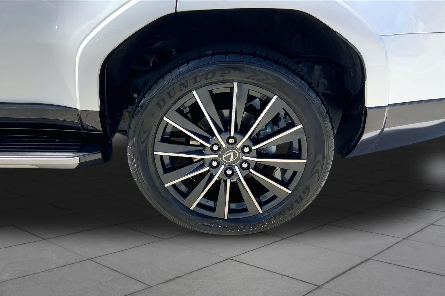 2024 Lexus GX Luxury - Photo 11