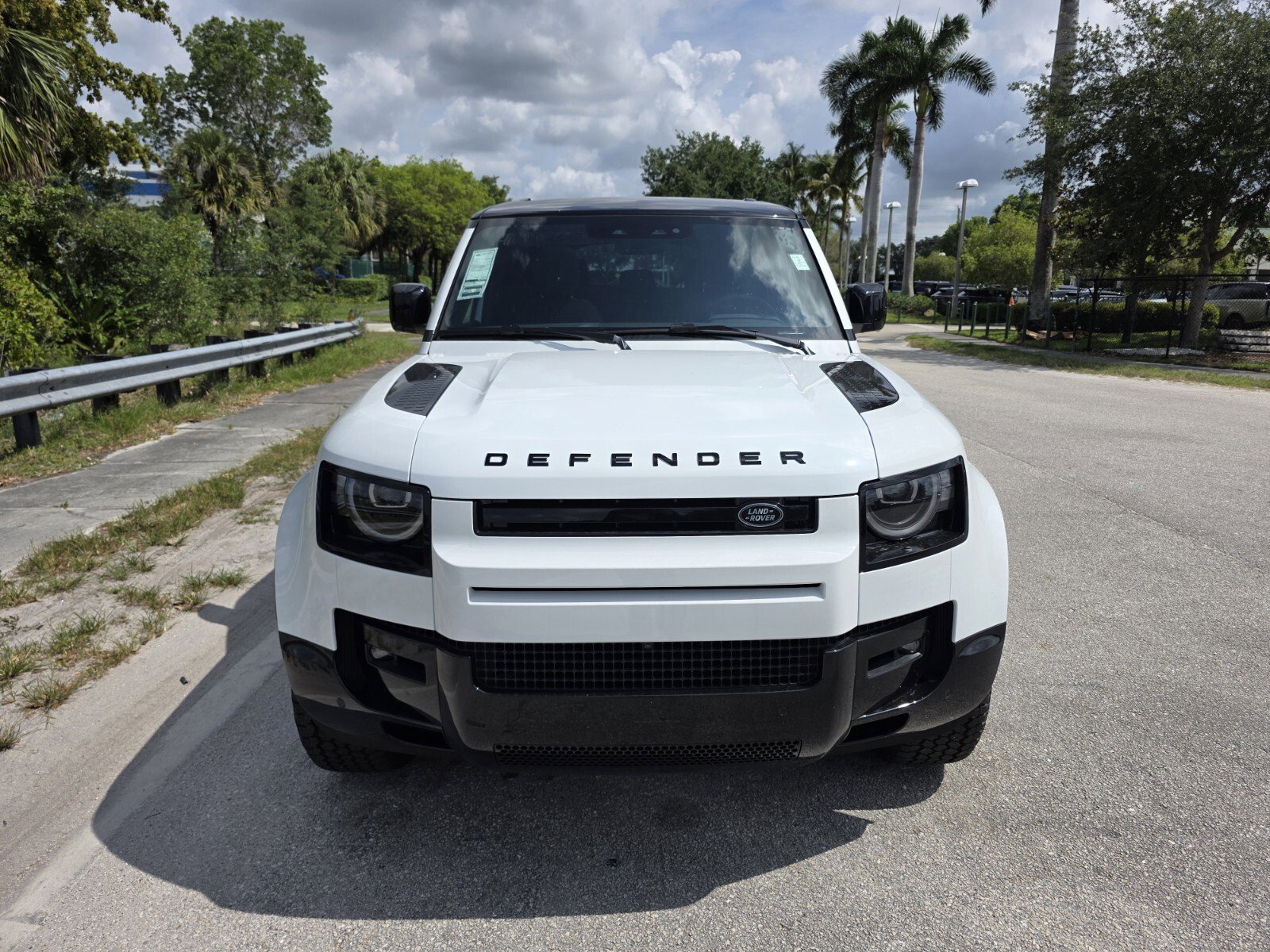 New 2026 Fuji White Land Rover P400 X-Dynamic SE image 8