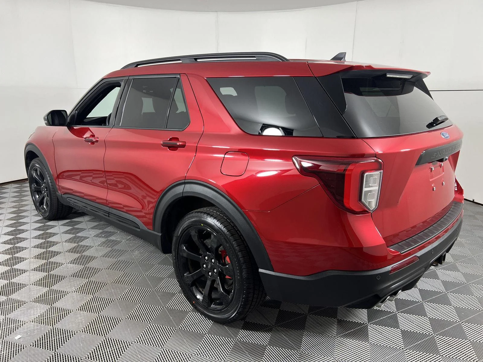 Used 2023 Rapid Red Metallic Tinted Clearcoat Ford ST image 9
