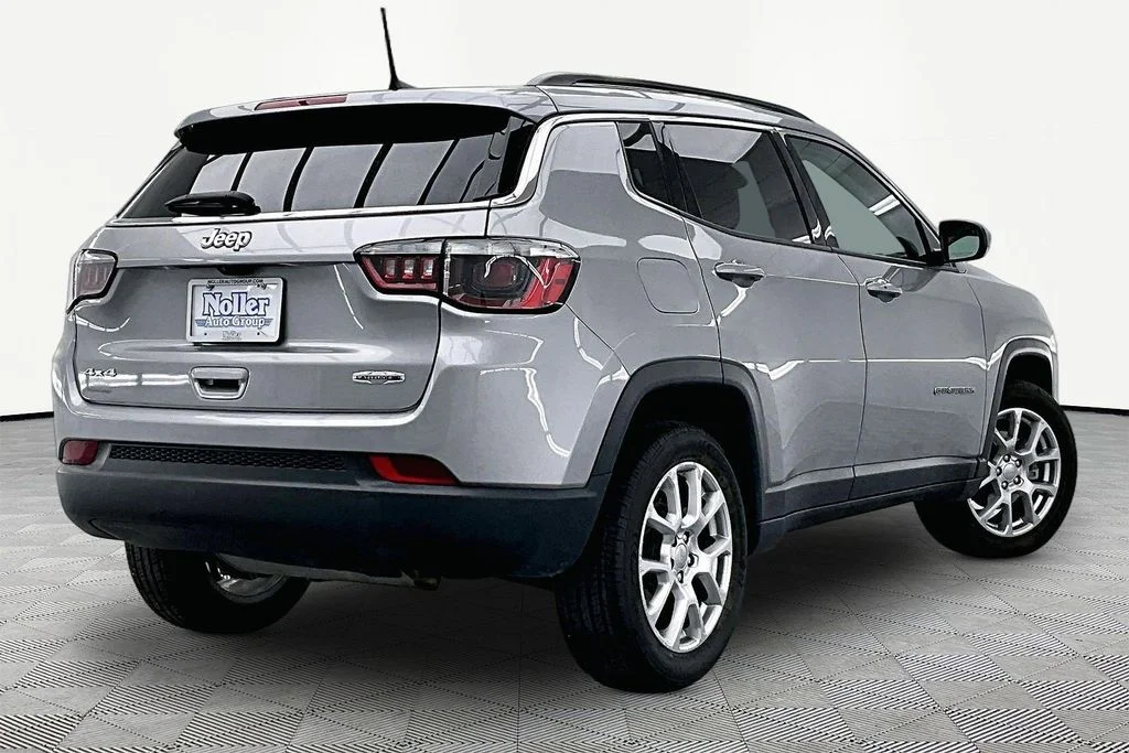 Certified 2022 Jeep Compass Latitude Lux with VIN 3C4NJDFB4NT224644 for sale in Kansas City
